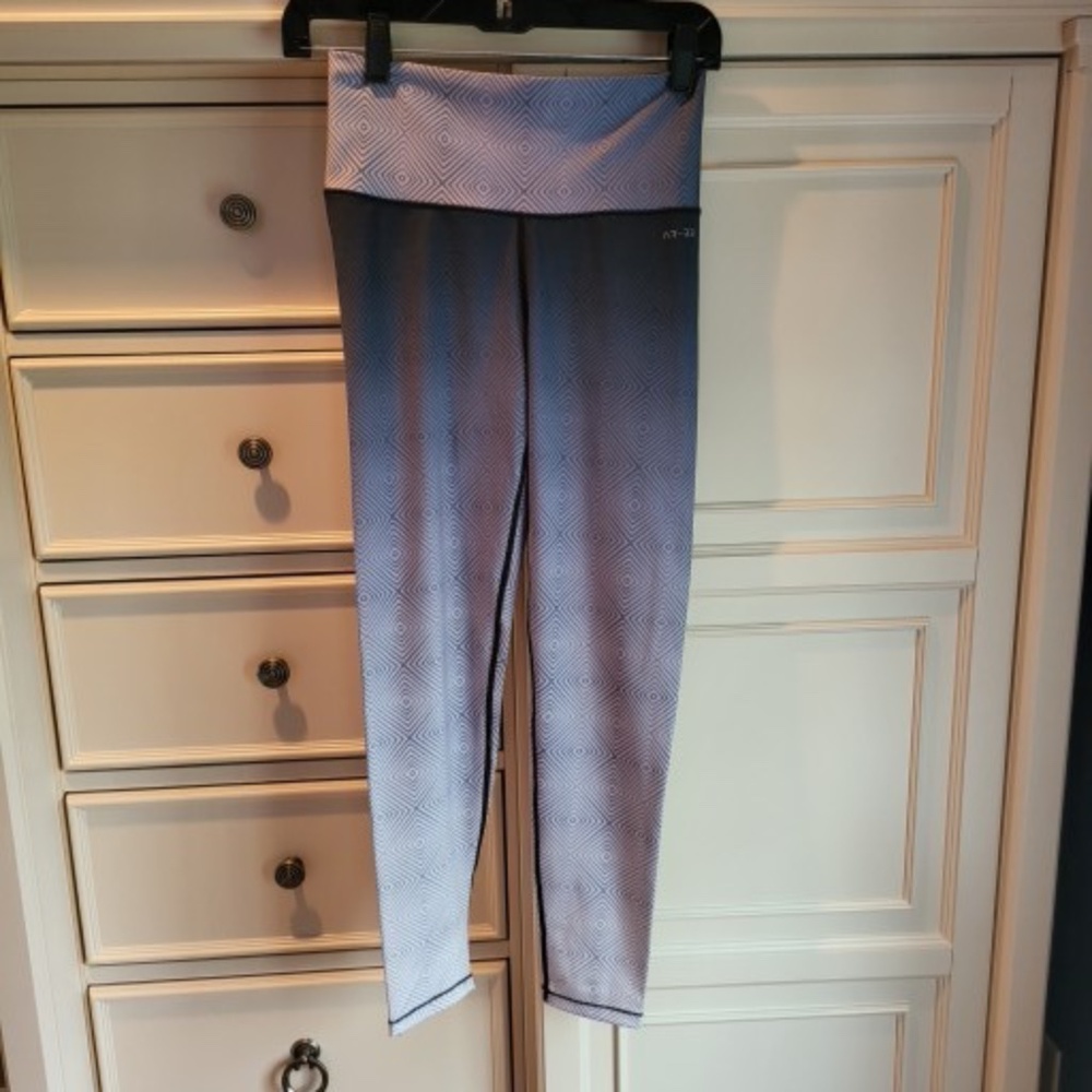 AR-33 Alpha Ombre Geometric Print Leggings Size Small
